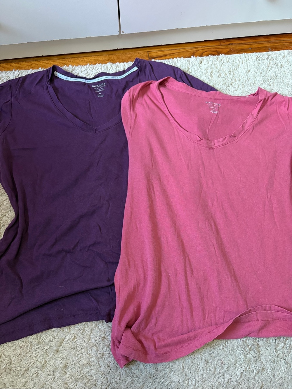 Set of 2 V-Neck Tee Shirts in Plum and Rose